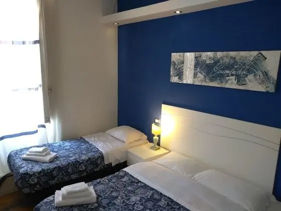 Üç Kişilik Oda (Via Catone 21 e 29)