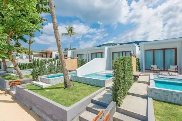 1 bedroom beachfront private pool