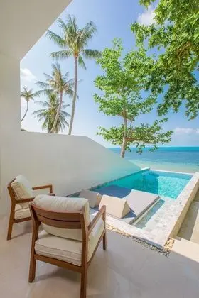 1 bedroom beachfront private pool
