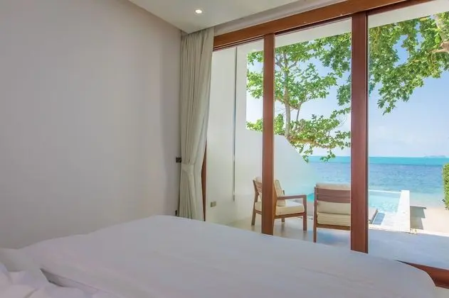 1 bedroom beachfront private pool