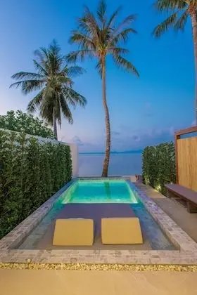 1 bedroom beachfront private pool