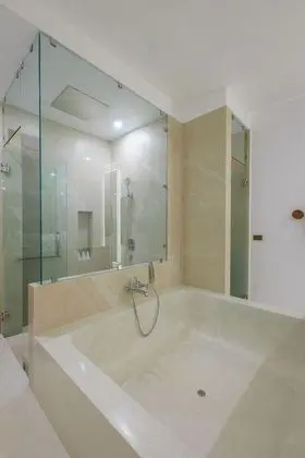 1 bedroom beachfront private pool