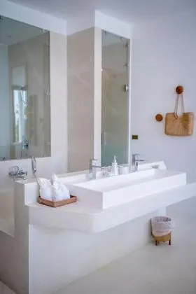 1 bedroom beachfront private pool