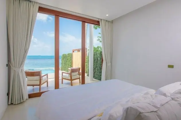 1 bedroom beachfront private pool