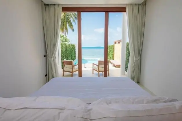1 bedroom beachfront private pool