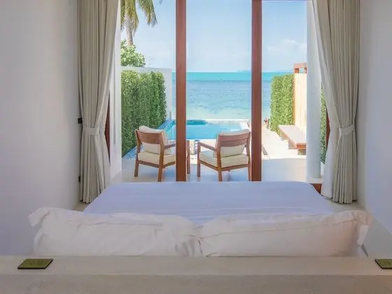 1 bedroom beachfront private pool