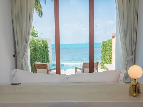 1 bedroom beachfront private pool