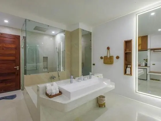 1 bedroom beachfront private pool