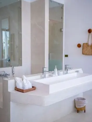 1 bedroom beachfront private pool