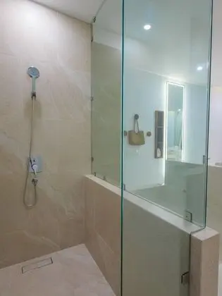 1 bedroom beachfront private pool