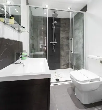 Basic Stüdyo, Özel Banyo