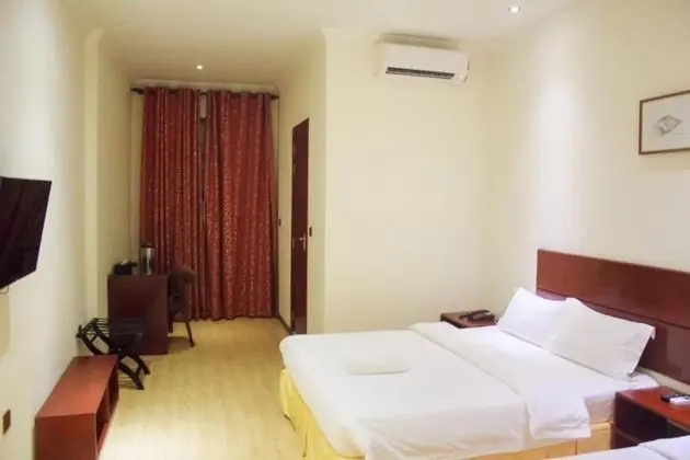 Üç Kişilik Oda, Şehir Manzaralı