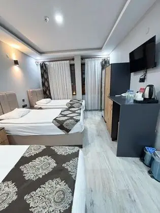 Triple, Şehir Manzaralı