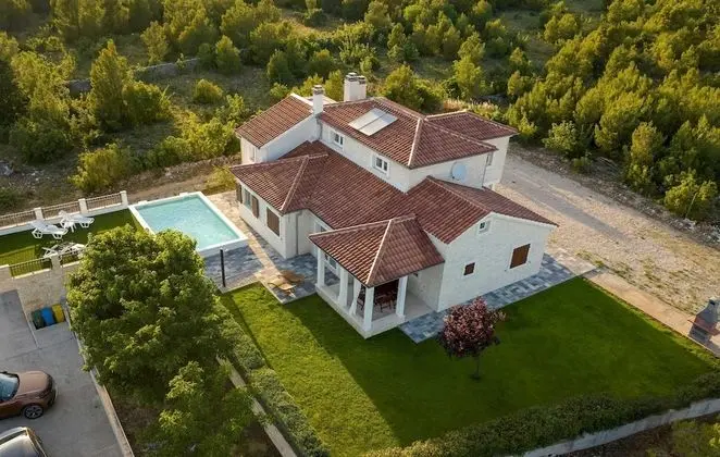 Villa (Three Bedroom Villa with Swimming poo)