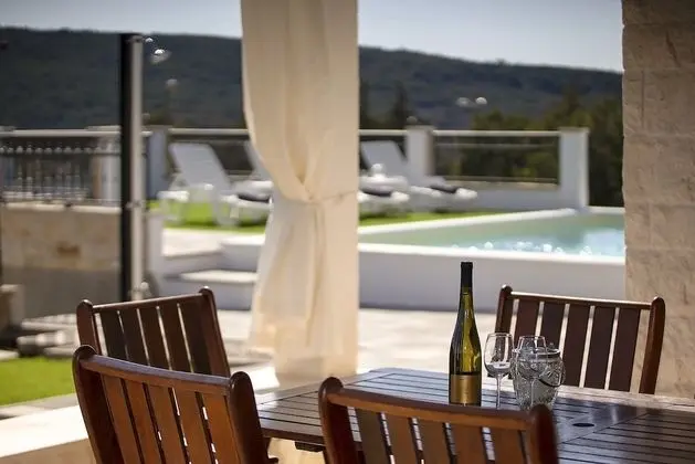 Villa (Three Bedroom Villa with Swimming poo)