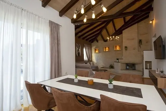 Villa (Three Bedroom Villa with Swimming poo)