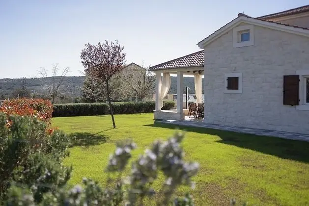 Villa (Three Bedroom Villa with Swimming poo)