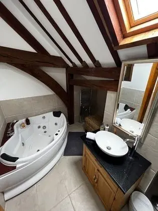 Deluxe Kulübe, Banyolu/Duşlu (The Barn )
