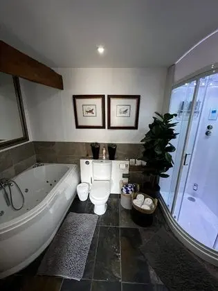 Deluxe Kulübe, Banyolu/Duşlu (The Barn )