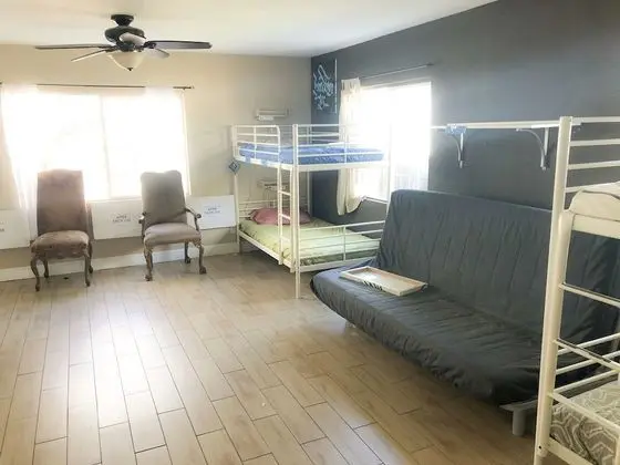 Ortak Ranzalı Oda, 1 Tek Kişilik Yatak (Beach House 1)