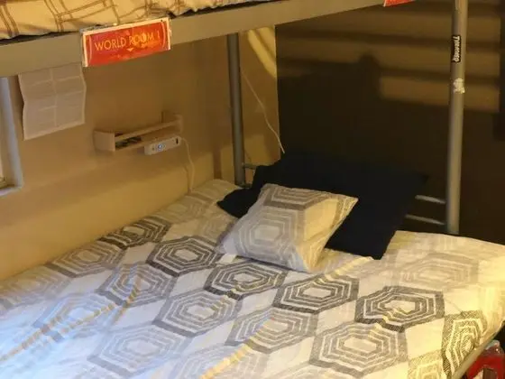 Ortak Ranzalı Oda, 1 Tek Kişilik Yatak (World Room 1)