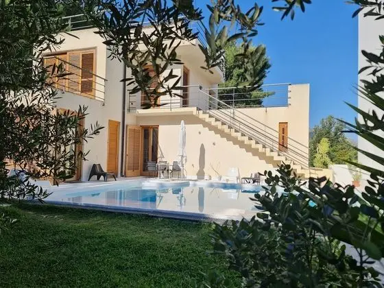 Villa, 5 Yatak Odası, Engellilere Uygun, Sigara İçilebilir