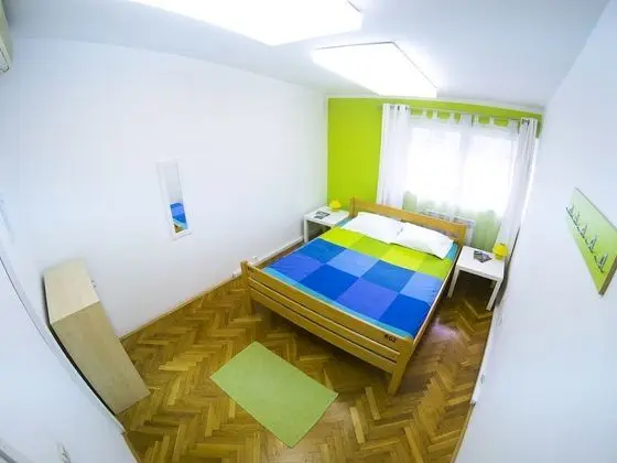 Tek Büyük Yataklı Oda, Ortak Banyo