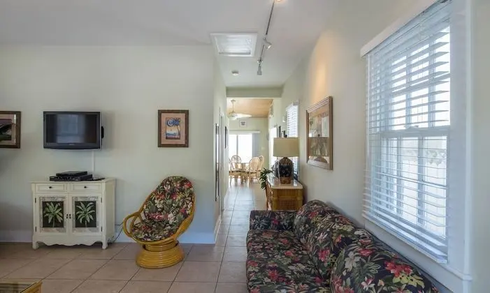 Villa, 1 King Bed with Sofabed, Kitchen at Wicker House, 913 Duval Street