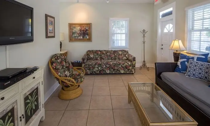 Villa, 1 King Bed with Sofabed, Kitchen at Wicker House, 913 Duval Street