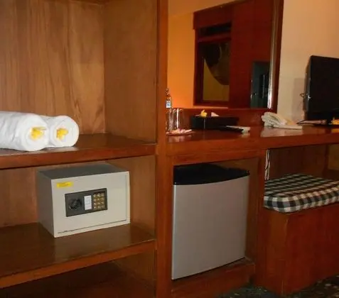 Deluxe Tek Büyük Yataklı Oda, Havuz Kenarı