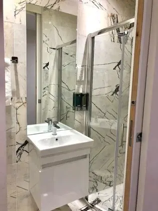 Stüdyo, Banyolu/Duşlu