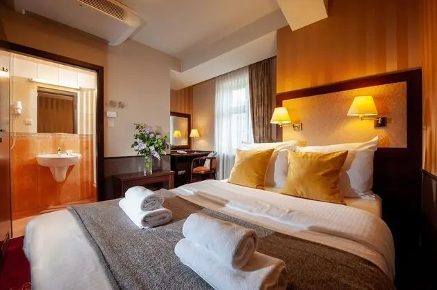 Standard Tek Büyük veya İki Ayrı Yataklı Oda