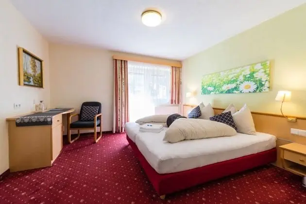 Tek Büyük Yataklı Oda, Balkon, Dağ Manzaralı