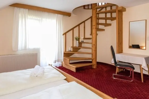 Tek Büyük Yataklı Oda, Balkon, Dağ Manzaralı