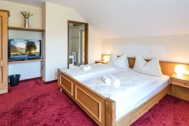 Tek Büyük Yataklı Oda, Balkon, Dağ Manzaralı