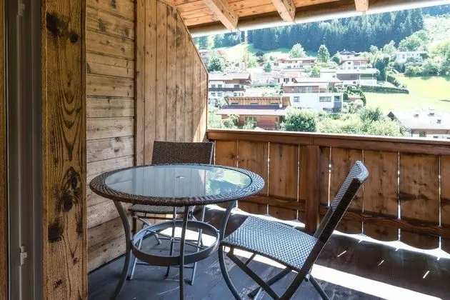 Tek Büyük Yataklı Oda, Balkon, Dağ Manzaralı