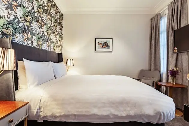 Standard Tek Büyük Yataklı Oda