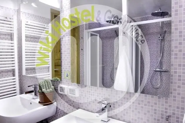 Ortak Ranzalı Oda, Sadece kadınlar için, Özel Banyo (6 pax)