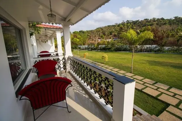 Deluxe Tek Büyük Yataklı Oda, Bahçe Manzaralı