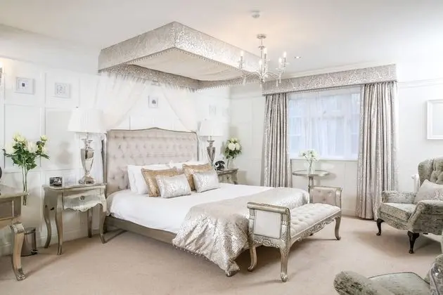 Luxury Oda