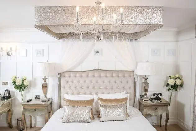 Luxury Oda