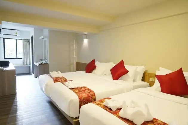 Deluxe Triple Room, Window