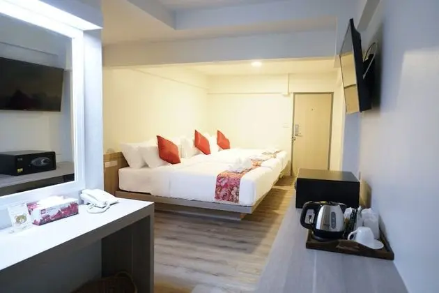 Deluxe Triple Room, Window