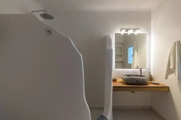 Villa, 3 Yatak Odası, Kişiye Özel Havuzlu, Deniz Manzaralı (Loukritia)