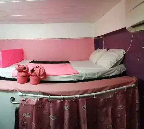 Double Bed in a Large A/C Mixed Dorm Min 1 Night
