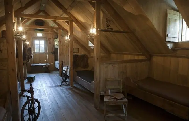 Traditional Ortak Ranzalı Oda, 1 Büyük (Queen) Boy Yatak