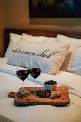 Deluxe Wilderness Suite 2
