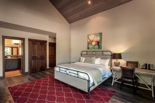 Deluxe Wilderness Suite 3