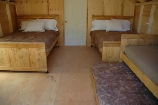 Standard Kulübe, Ortak Banyo (Cedar Cabins)