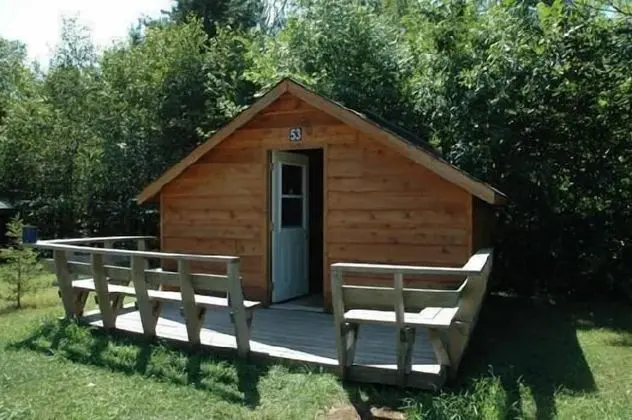 Standard Kulübe, Ortak Banyo (Cedar Cabins)